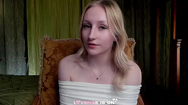 CatarinaGulla online show from April 18, 2026, 3:14 pm