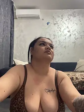 julietalovee online show from April 26, 2026, 5:21 pm