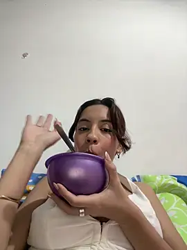 Nicole Cute04 online show from April 19, 2026, 5:08 am