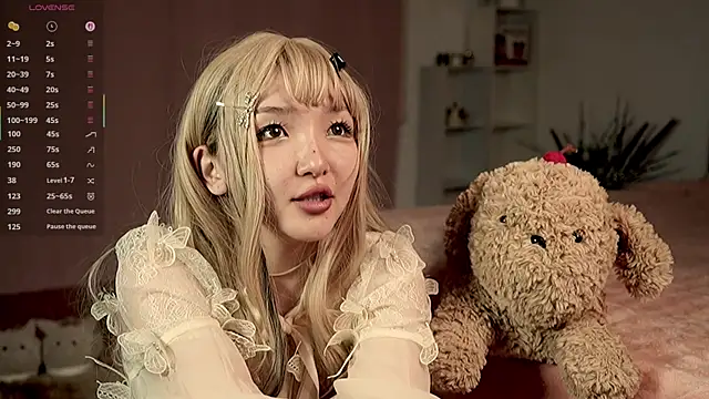 Linhmew online show from May 16, 2026, 9:03 pm