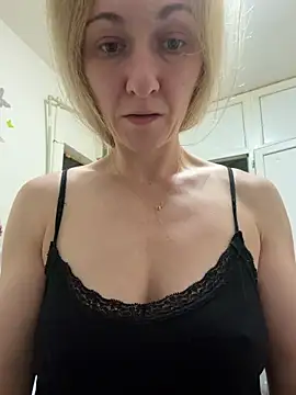 Snapshot of Secret_Ladyx chatting on May 22, 2026, 2:09 am Secret Ladyx online show from May 22, 2026, 2:09 am