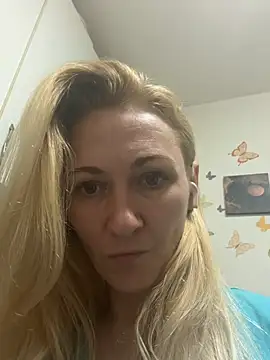 Snapshot of Secret_Ladyx chatting on August 5, 2026, 3:44 am Secret Ladyx online show from August 5, 2026, 3:44 am