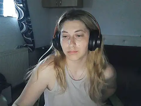 Snapshot of RyonaRyaa chatting on June 8, 2026, 4:24 am RyonaRyaa online show from June 8, 2026, 4:24 am