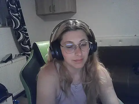 Snapshot of RyonaRyaa chatting on June 7, 2026, 6:57 pm RyonaRyaa online show from June 7, 2026, 6:57 pm