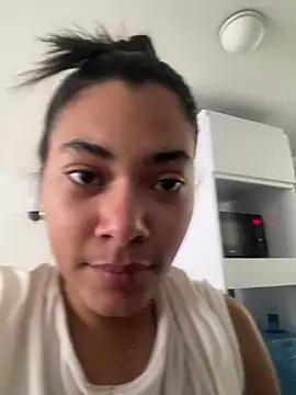 Sweetroseof online show from April 14, 2026, 4:23 pm