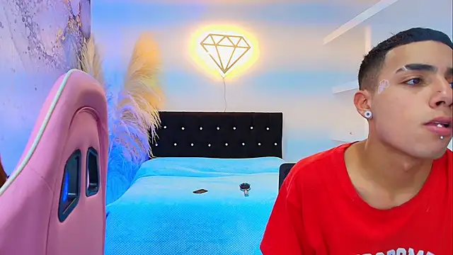 Ariatna Andy online show from March 17, 2026, 10:46 pm