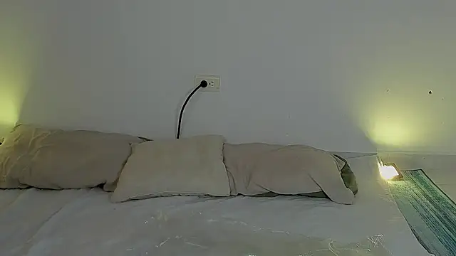 ALEJA R01 online show from April 2, 2026, 10:05 pm