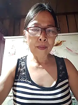Snapshot of Sky-rain98 chatting on May 17, 2026, 1:55 pm Sky-rain98 online show from May 17, 2026, 1:55 pm