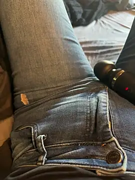 aleexii s online show from April 19, 2026, 3:24 pm