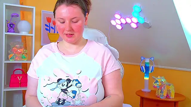 MelodyMoores online show from April 22, 2026, 6:42 am