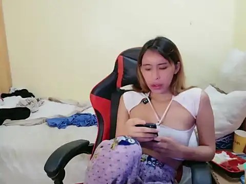 celest yummy online show from May 17, 2026, 2:33 am