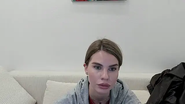 MollyCem online show from March 11, 2026, 5:07 pm