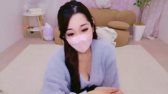 Snapshot of YURIKAsan_ chatting on April 1, 2026, 12:17 pm YURIKAsan online show from April 1, 2026, 12:17 pm