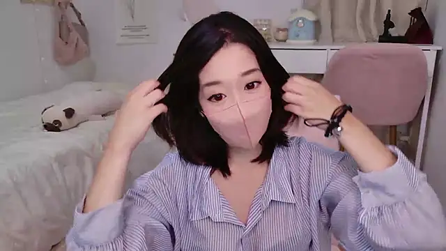YURIKAsan  online show from June 7, 2026, 11:04 am
