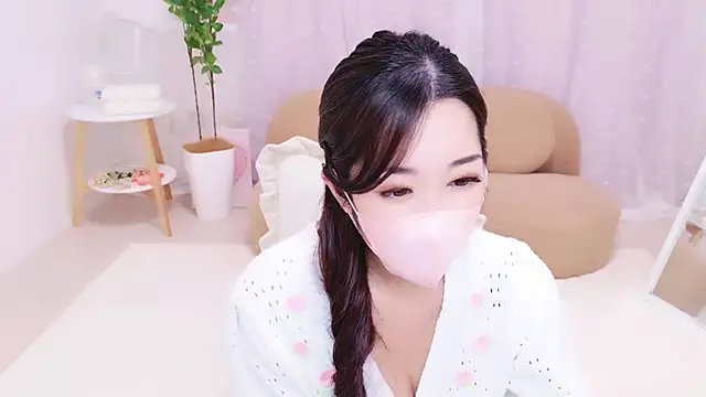 Snapshot of YURIKAsan_ chatting on April 21, 2026, 2:01 pm YURIKAsan online show from April 21, 2026, 2:01 pm