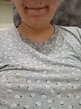 Emi hot1 online show from March 10, 2026, 5:28 pm