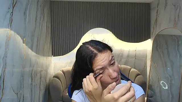 candy sky r online show from April 18, 2026, 3:09 am