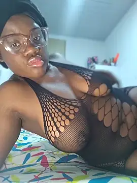 YourLiaa  online show from April 5, 2026, 7:04 am