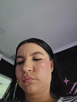 Snapshot of Pretty_Julieta chatting on May 16, 2026, 9:14 pm Pretty Julieta online show from May 16, 2026, 9:14 pm
