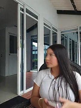 Snapshot of Pretty_Julieta chatting on April 28, 2026, 10:36 pm Pretty Julieta online show from April 28, 2026, 10:36 pm