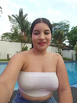 Snapshot of Pretty_Julieta chatting on April 23, 2026, 10:22 pm Pretty Julieta online show from April 23, 2026, 10:22 pm