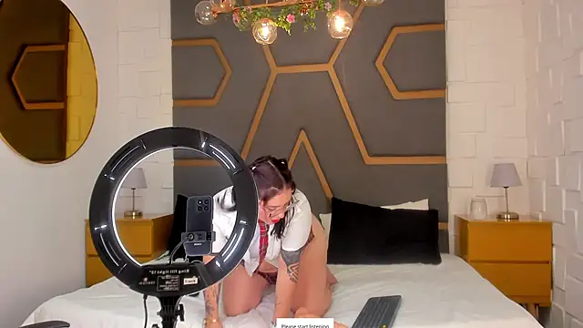 juana valkiria online show from April 24, 2026, 3:41 am