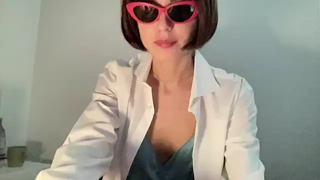 Snapshot of SlowVenomXX chatting on April 2, 2026, 10:33 am SlowVenomXX online show from April 2, 2026, 10:33 am