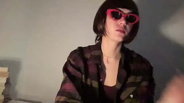 Snapshot of SlowVenomXX chatting on April 1, 2026, 4:26 pm SlowVenomXX online show from April 1, 2026, 4:26 pm