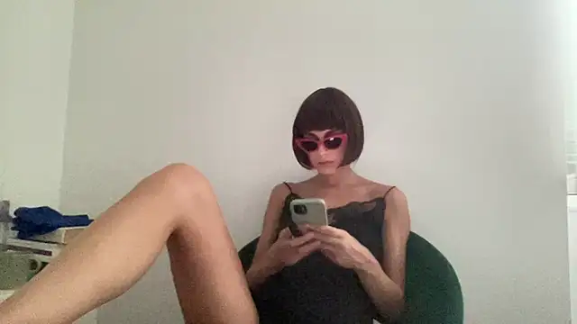 Snapshot of SlowVenomXX chatting on June 29, 2026, 2:28 pm SlowVenomXX online show from June 29, 2026, 2:28 pm
