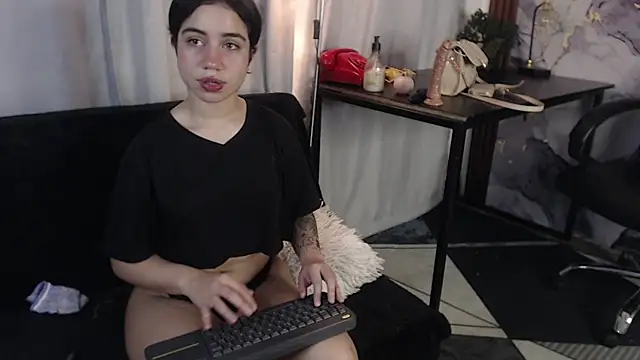 Snapshot of nayades_ricci chatting on March 28, 2026, 8:43 pm nayades ricci online show from March 28, 2026, 8:43 pm