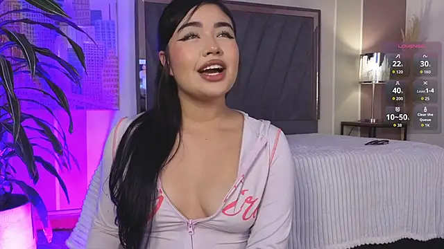 Snapshot of SweetiePie_3 chatting on June 3, 2026, 2:44 pm SweetiePie 3 online show from June 3, 2026, 2:44 pm