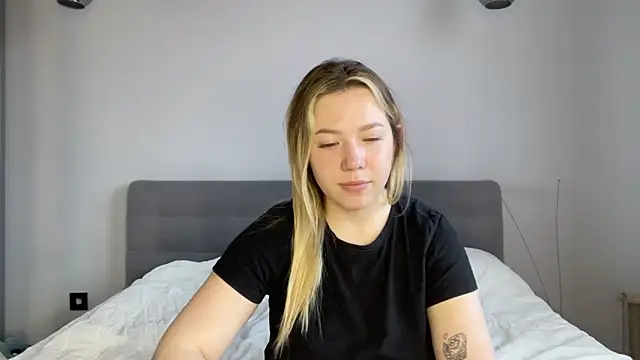 alyrasun online show from March 26, 2026, 6:22 am