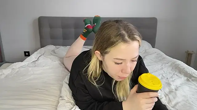 alyrasun online show from April 1, 2026, 6:26 am