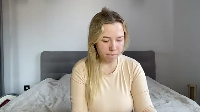 alyrasun online show from May 25, 2026, 7:07 am