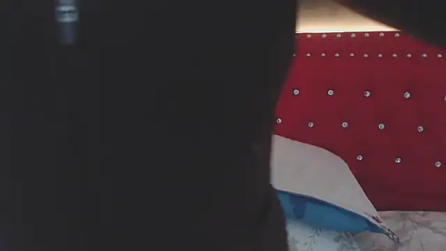 danielawidx online show from April 7, 2026, 8:21 pm