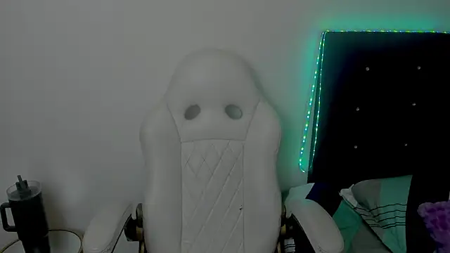 madelinesquirt online show from April 12, 2026, 7:17 pm