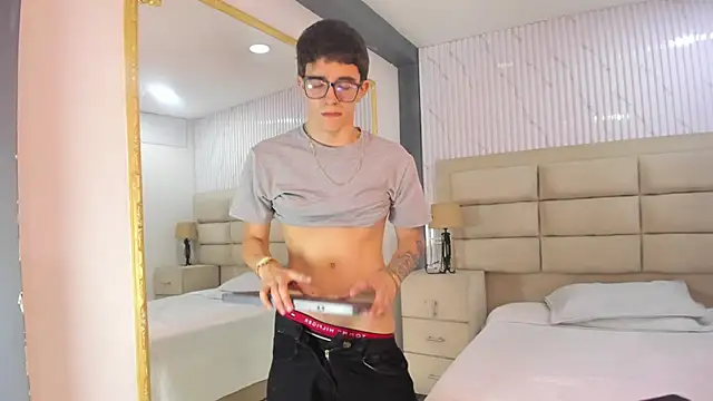 TylerCross  online show from April 19, 2026, 8:22 pm