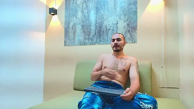 LUCA KINGG online show from March 12, 2026, 7:51 pm