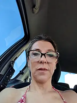 ManuelaX online show from April 18, 2026, 4:53 pm