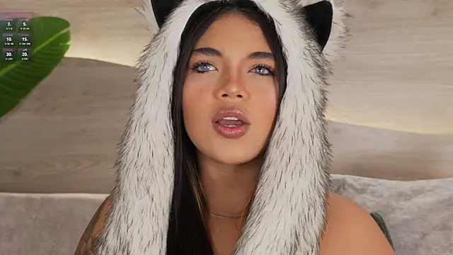 Snapshot of Mia_Rosalie chatting on August 5, 2026, 7:08 pm Mia Rosalie online show from August 5, 2026, 7:08 pm