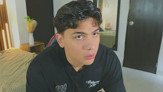 MrAdonis  online show from April 23, 2026, 12:40 pm