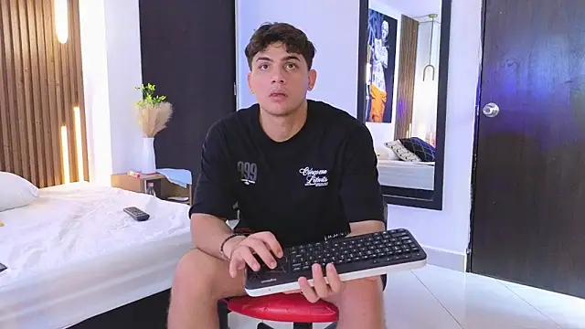 MrAdonis  online show from April 10, 2026, 7:10 pm