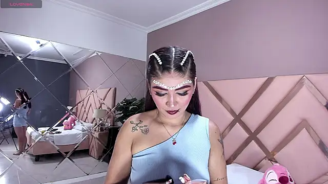 ZairaRogue online show from March 20, 2026, 12:06 pm