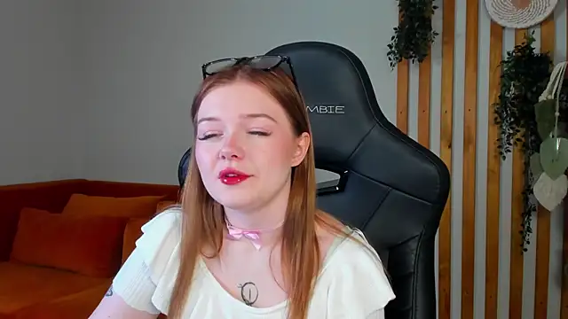 ElinaVale online show from June 16, 2026, 5:40 am