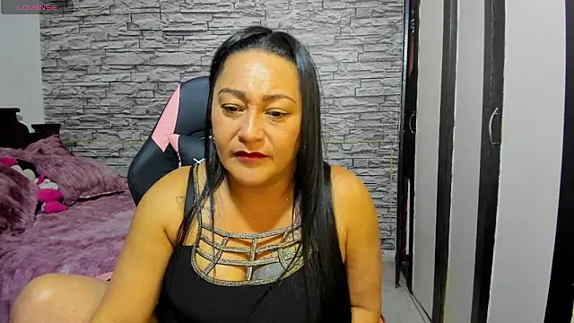 Milf Julianna online show from May 13, 2026, 11:23 pm