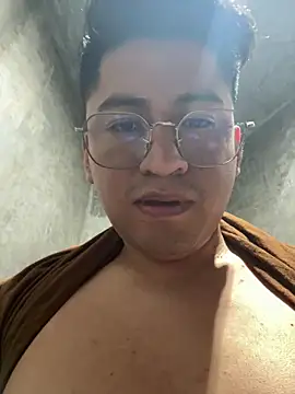 GoldenM95 online show from April 22, 2026, 4:52 am