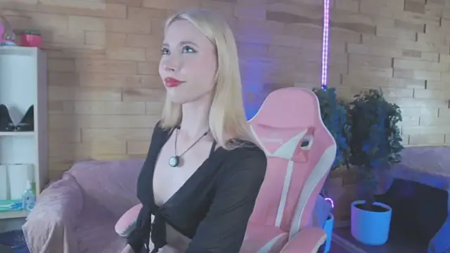 Lola Gilbert online show from June 11, 2026, 3:09 pm