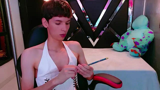 Stefany PiInk online show from April 22, 2026, 8:37 pm