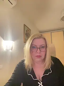 Snapshot of JanieLight53 chatting on March 13, 2026, 8:03 pm JanieLight53 online show from March 13, 2026, 8:03 pm