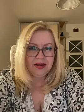 JanieLight53 online show from June 3, 2026, 9:19 pm